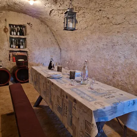 Nyaraló 100 éves Présház *