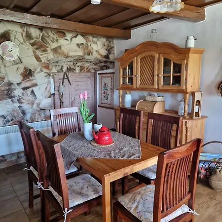 100 éves Présház Casa de Férias *