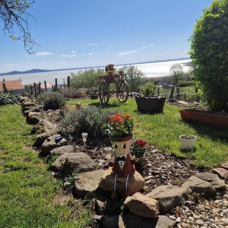 Nyaraló 100 éves Présház *