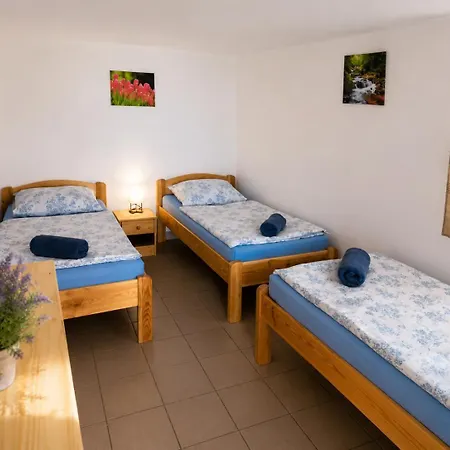Ferienhaus 100 Eves Preshaz